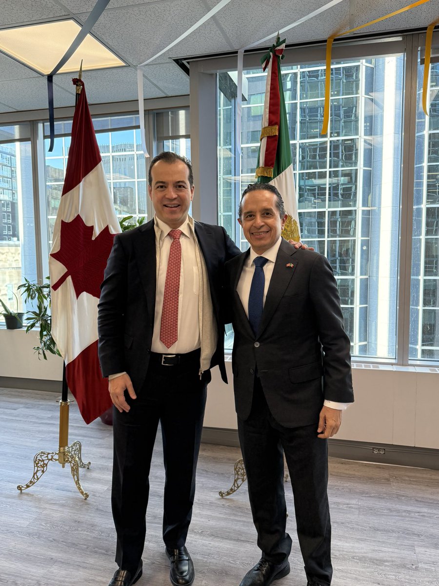 Empezando la visita a Canadá con el pie derecho <a href="/EmbaMexCan/">Embamex Canada</a>, con el Embajador <a href="/CarlosJoaquin/">Carlos Joaquín</a> Gracias Embajador por su apoyo y el de todo su profesional equipo.

Coincidimos en que el único objetivo esta en trabajar por el bienestar y la grandeza de México. <a href="/m_ebrard/">Marcelo Ebrard C.</a> <a href="/Claudiashein/">Claudia Sheinbaum Pardo</a>