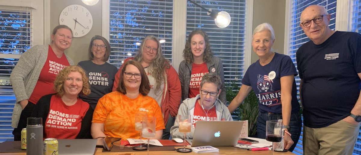 JoDeeAdelung's tweet photo. When you are phone banking for @joellahoye you don’t even stop to look up & smile for the photo!😉
What a great bunch of #Kansas @MomsDemand vols re-electing #GunSense candidates AND flipping #ksleg seats w/our GREAT candidates!
#MomsAreEverywhere
#WeWorkWeWIN https://t.co/DBWA17Rjog