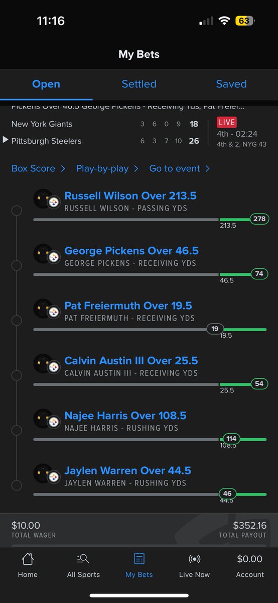 IttsTricky's tweet photo. Just watched Russell Wilson roll out to the right with what I believe to be a short quick pass to Freiermuth for the first down, and he runs it, I want the win but god damn that’s wild, losing by .5 yards https://t.co/87B46hNO0T