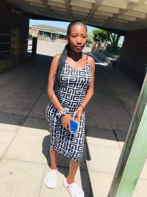 MbazimaThomason's tweet image. 💔💔 Sis, please come home. We've been so worried since you left. Think of your parents and family; we’re all sick with worry. Your exams are coming up, and we miss you terribly. My heart aches not knowing where you are or if you’re okay. 

076 168 4556 /0722951132