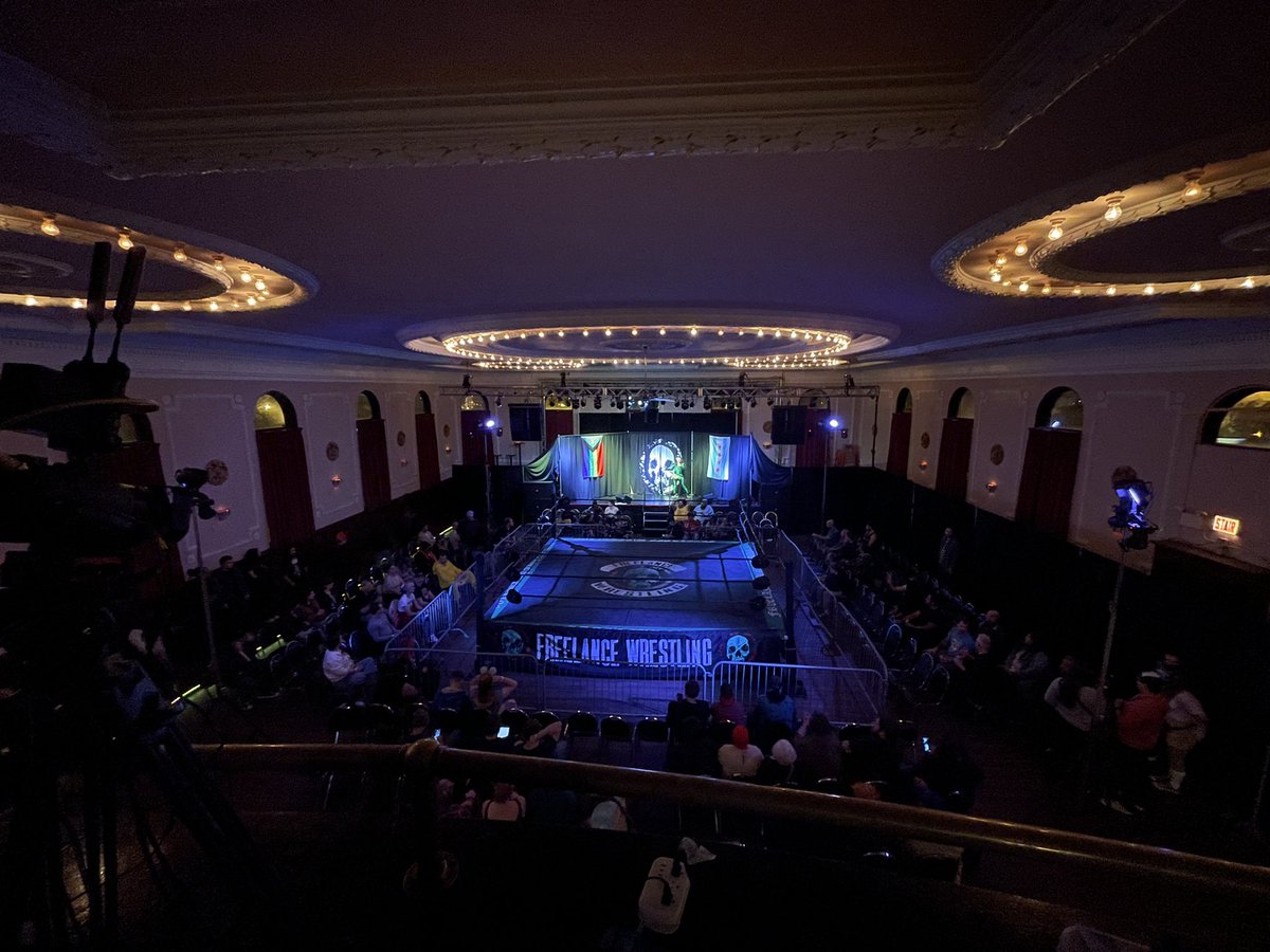 DavePrazak's tweet image. That Freelance Sin Cara lighting