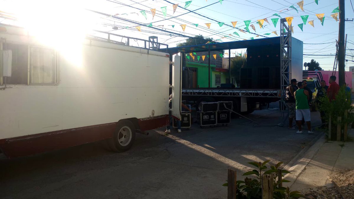 SSPCSLP's tweet photo. ✴️🚨🚔 La #SSPC de la Capital mantiene recorridos para suspensión de bailes no permitidos en vía publica🚫 

👉🏼Plan Ponciano Arriaga
👉🏼Condado del Sauzal
👉🏼San Juan de Guadalupe
👉🏼Hidalgo Rural

👮🏻‍♂️👮🏻Al llegar a las diferentes ubicaciones, los oficiales municipales dialogan con los organizadores y mantienen presencia preventiva hasta el retiro de estructuras y asistentes✔️