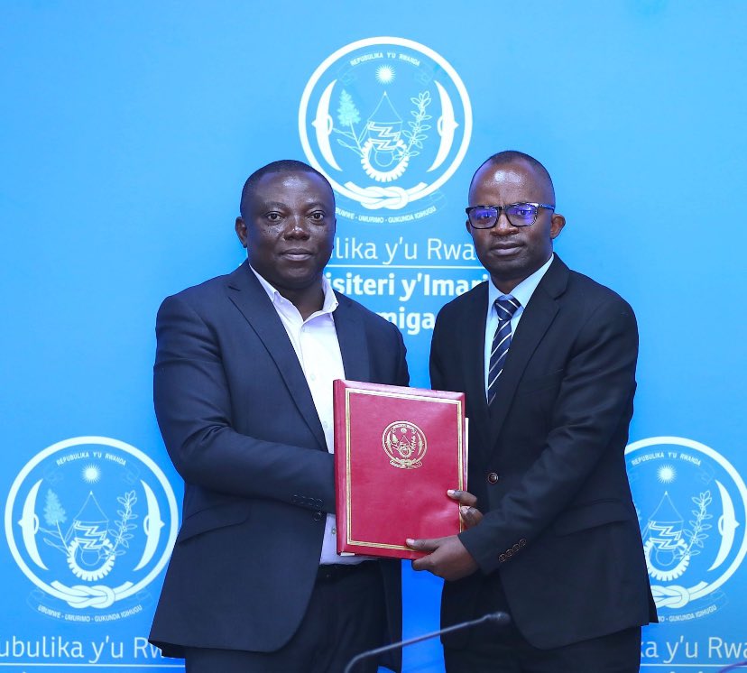 mumarcellus's tweet photo. Very happy to handing over the mantle to the 6th Accountant General @jeanbaptistesande. Thank you @RwandaFinance for 17 years of service and a very good farewell. https://t.co/veckPwIQWn
