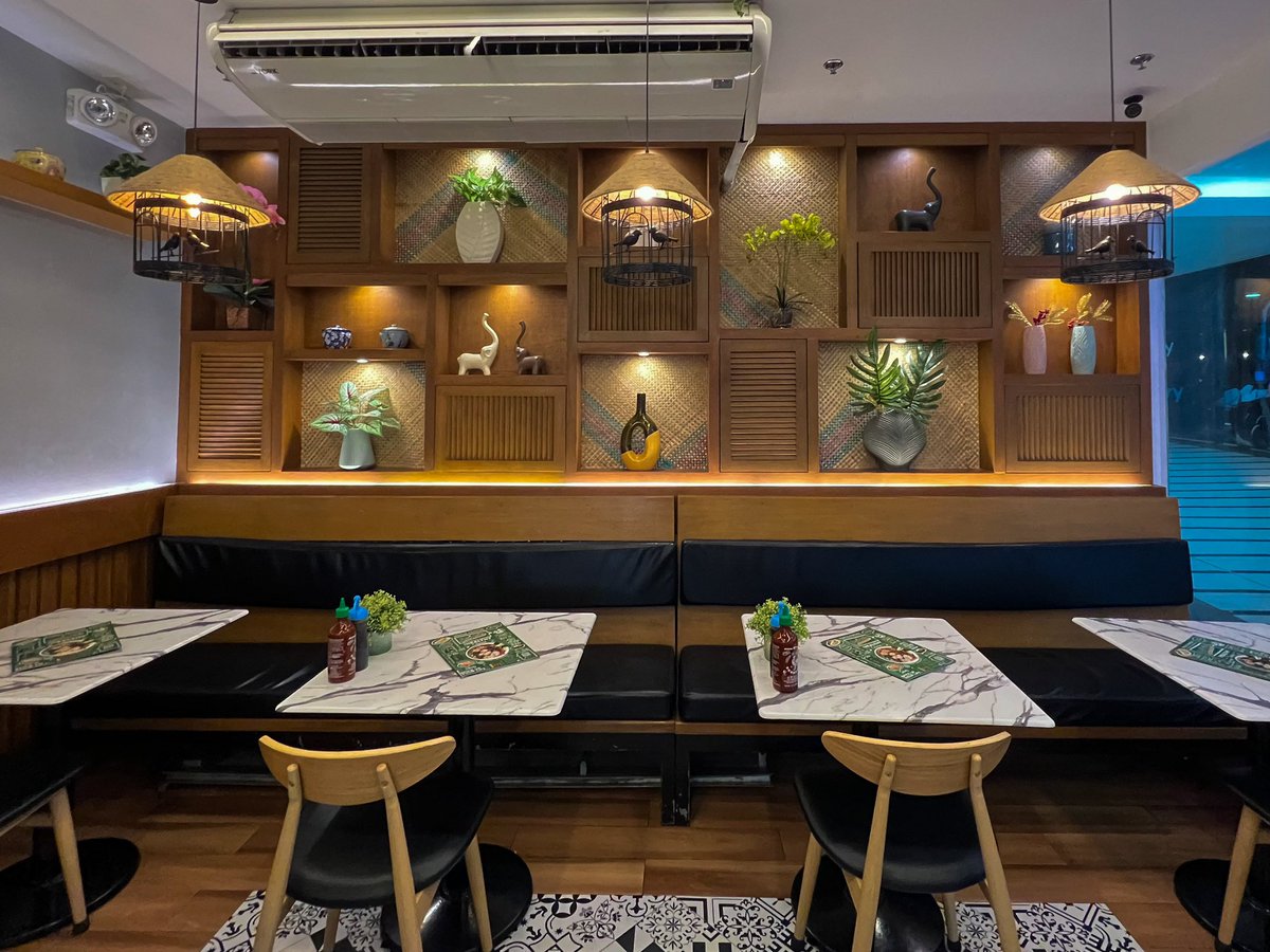 AranetaCity's tweet photo. Vietnamese food for lunch? Dine at Phở Hòa and savor Vietnam’s famous flavors. 🇻🇳🍜🥢
Located at 📍Upper Ground Floor, Ali Mall.✨
#CityOfFirst #AranetaCity #AranetaAt70 #PhoHoa https://t.co/AARCIyXqjI