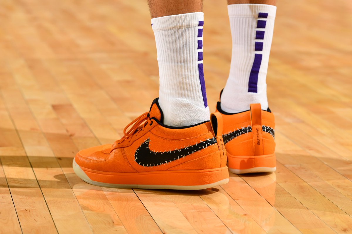 ComplexSneakers's tweet photo. .@DevinBook's "Halloween" Book 1s 🎃📚 https://t.co/h5qEdI1Y7X