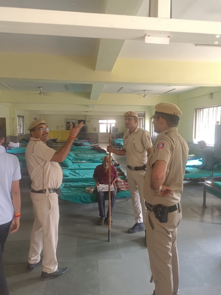 DCP_SHAHDARA's tweet image. "Delhi Police ensures a safe &amp;amp; joyful festival season!
Our anti-terror measures are in place to safeguard your celebrations.
Shahdara Police is on high alert, checking every public place, including Dharamshala, to prevent potential threats. #DelhiPolice #FestivalSafety