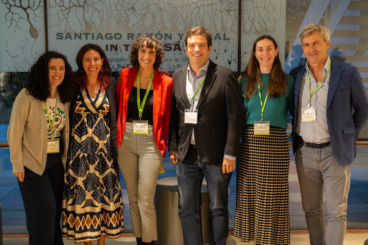 jrvbio's tweet photo. Un placer trabajar en equipo con personas extremadamente comprometidas, inteligentes y divertidas: @AbaldeLeire @AJSchuhmy @judjisa @Alma_P_Perrino #YolandaCampos 

#Cajal_en_USA

Gracias: @FundConEspEEUU #FNMT @KJCC_NYU @GP_Planeta @ConsuladoEspNY @IC_NewYork 

📸: @zaidenwerg https://t.co/AlVRexKprY