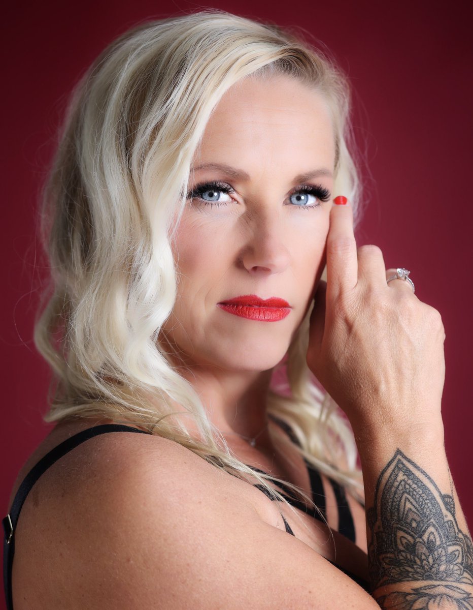 Hey. Bin gleich zurück in Düsseldorf. Sicher dir den letzen freien Termin bei mir. Bis gleich!  @domizildergraefin #mistressmarlene #mistress #domina #bizarrlady #dominated #dominatrix #fetisch #dominastudio #bdsm #bdsmgirl #femdom #goddess #bdsmlifestyle #blondedomina