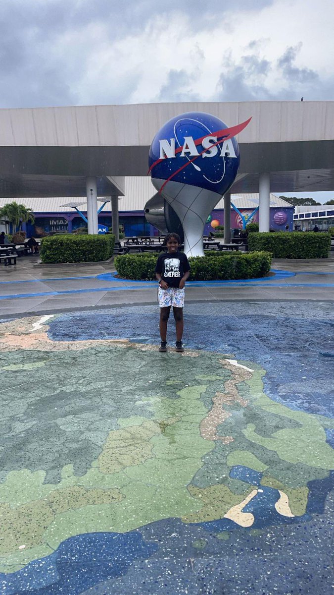 My nephew Lucas visited NASA on his birthday 🪐 🛰 From dreaming about becoming a pilot 👨🏿‍✈️ to now being a space enthusiast 👨🏿‍🚀 It's beautiful to see...(1/2)