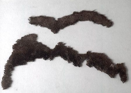 It’s #TrimontiumTuesday! As it gets colder and knitted sweaters return, check out these bone weaving combs from Trimontium. Used to comb wool before spinning it on a spindle whorl, they helped the Romans make warm garments. What would you make with them? 🤔#RomanArtefacts