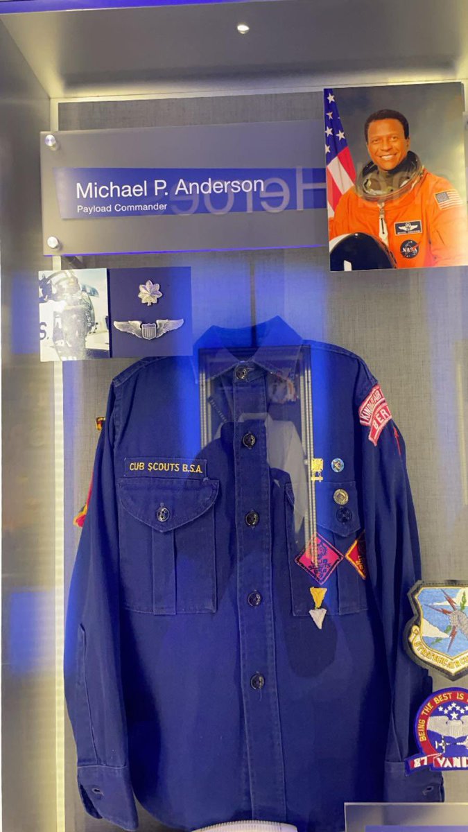 even the younger of generations dreaming about all the possibilities to reach higher heights 🚀 (2/2)

#HappyBirthdayLucas #Mentorship #Space #Astronaut #NASA #Houston #Texas