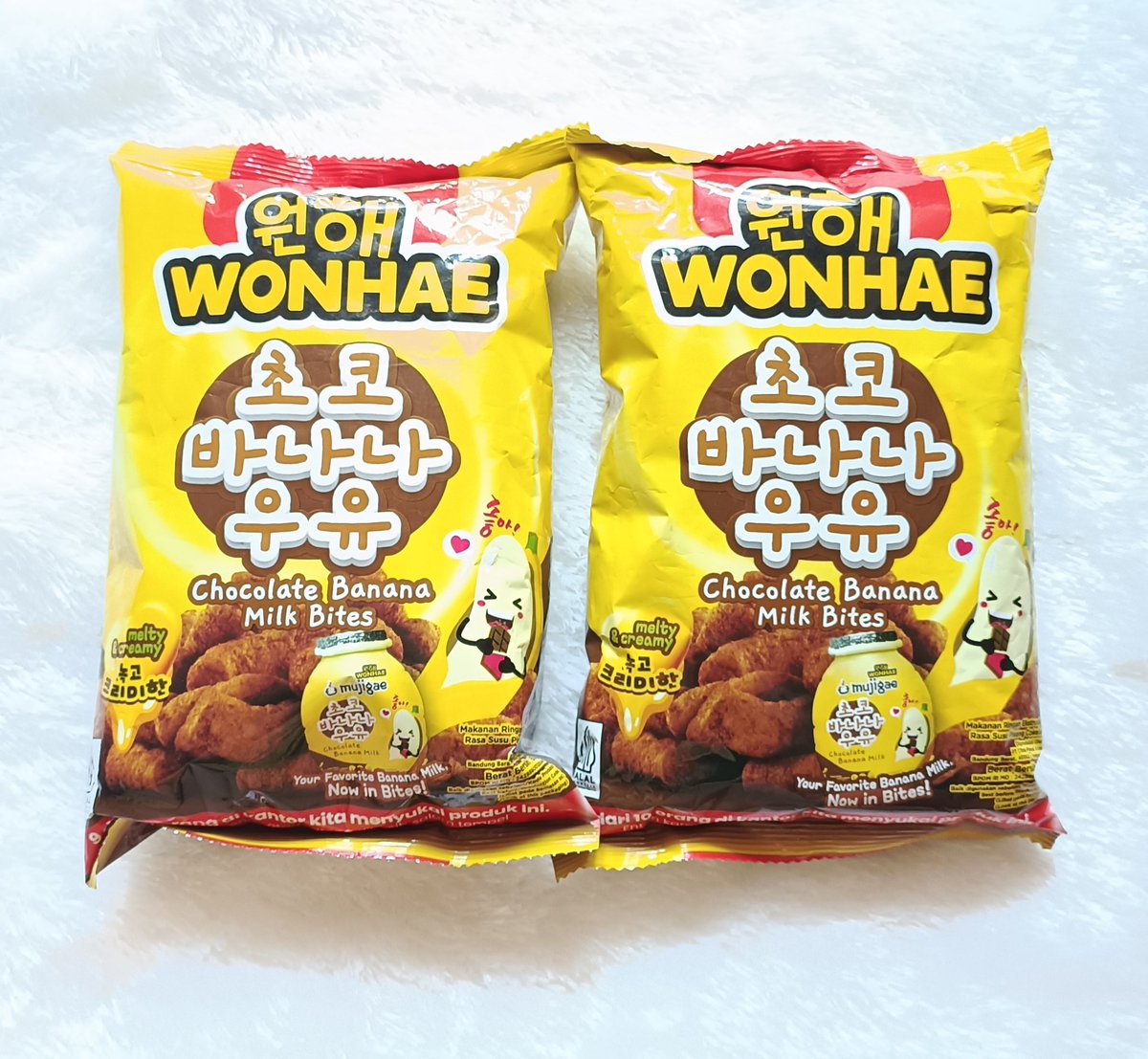 ternyata aku baru tau kalo banana milk mujigae yang biasanya di minum, sekarang udah ada versi snacknya tau wkwk kemaren sampe muter2 ke alfamart taunya nemu ciki inii!!