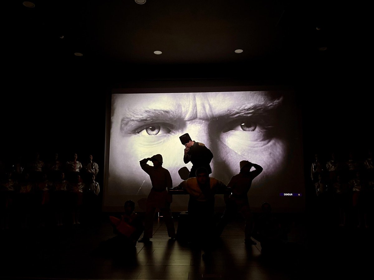 Cumhuriyetimizin 101. yılını kutlarken, tarihimizin derin köklerinden aldığımız güçle, geleceğin lideri olacak gençlerimizle gurur duyuyoruz. Bu büyük mirası, onların ellerinde daha parlak bir geleceğe taşımanın heyecanını yaşıyoruz. Cumhuriyetimizin aydınlık yolunda emin