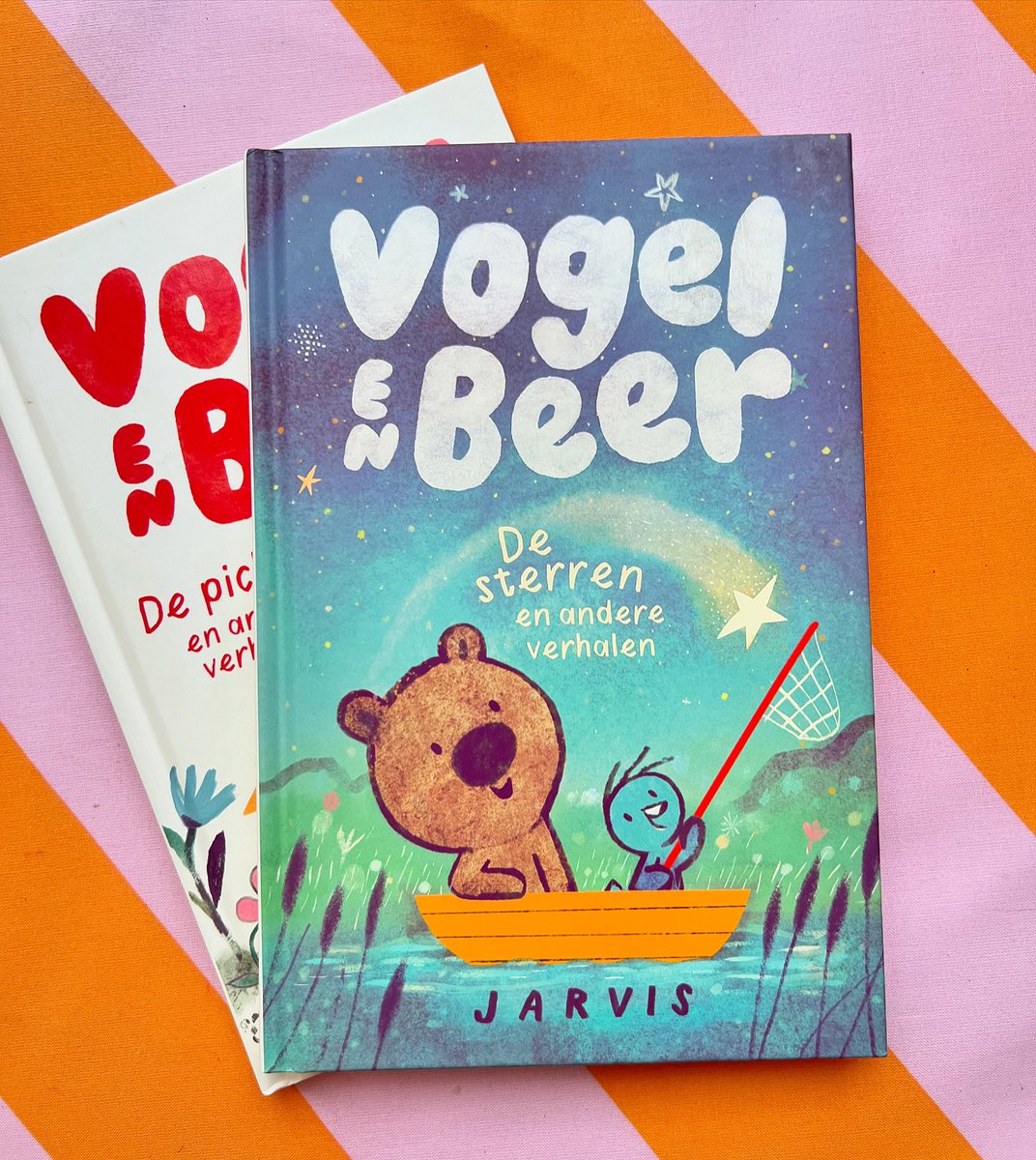 ‘Vier warme verhalen over vriendschap en avonturen, sfeervolle levendige illustraties… wederom toveren Vogel en Beer een glimlach op ieders gezicht!’ aldus onze <a href="/NaomiTekst/">Naomi Smits</a> @GottmerKinderbo 💪📚