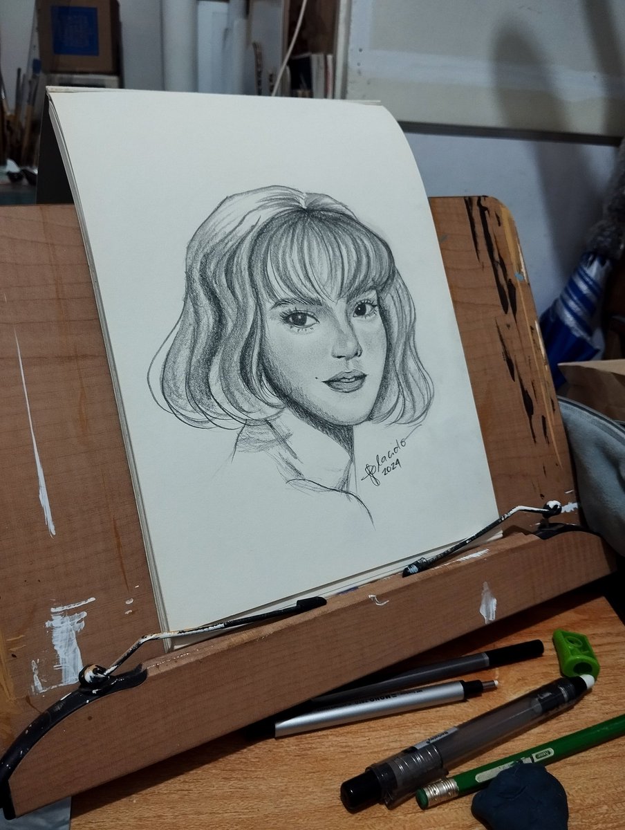 emberplcdo's tweet photo. Quick sketch for  @MissMarisRacal 💓 https://t.co/BcmIITD1uO