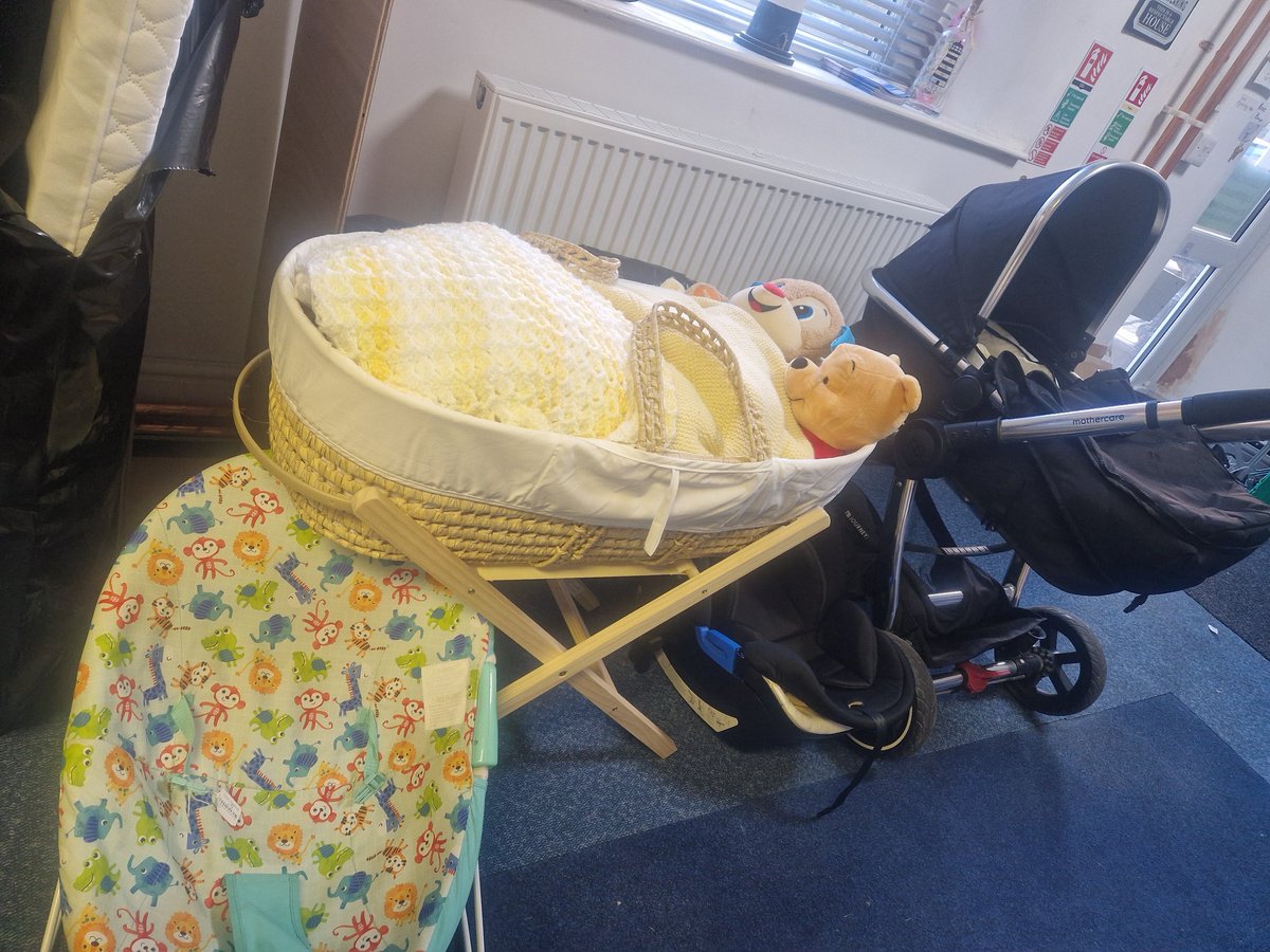 Calderlighthous's tweet image. Everything that is needed for a new baby in the first weeks and months of their life. 
A safe place to sleep, clothing, nappies, and toiletries. This is the difference that donations make! Thank you 💚 
#BeaconOfHope 
#donationsmakeadifference
#easingchildpoverty