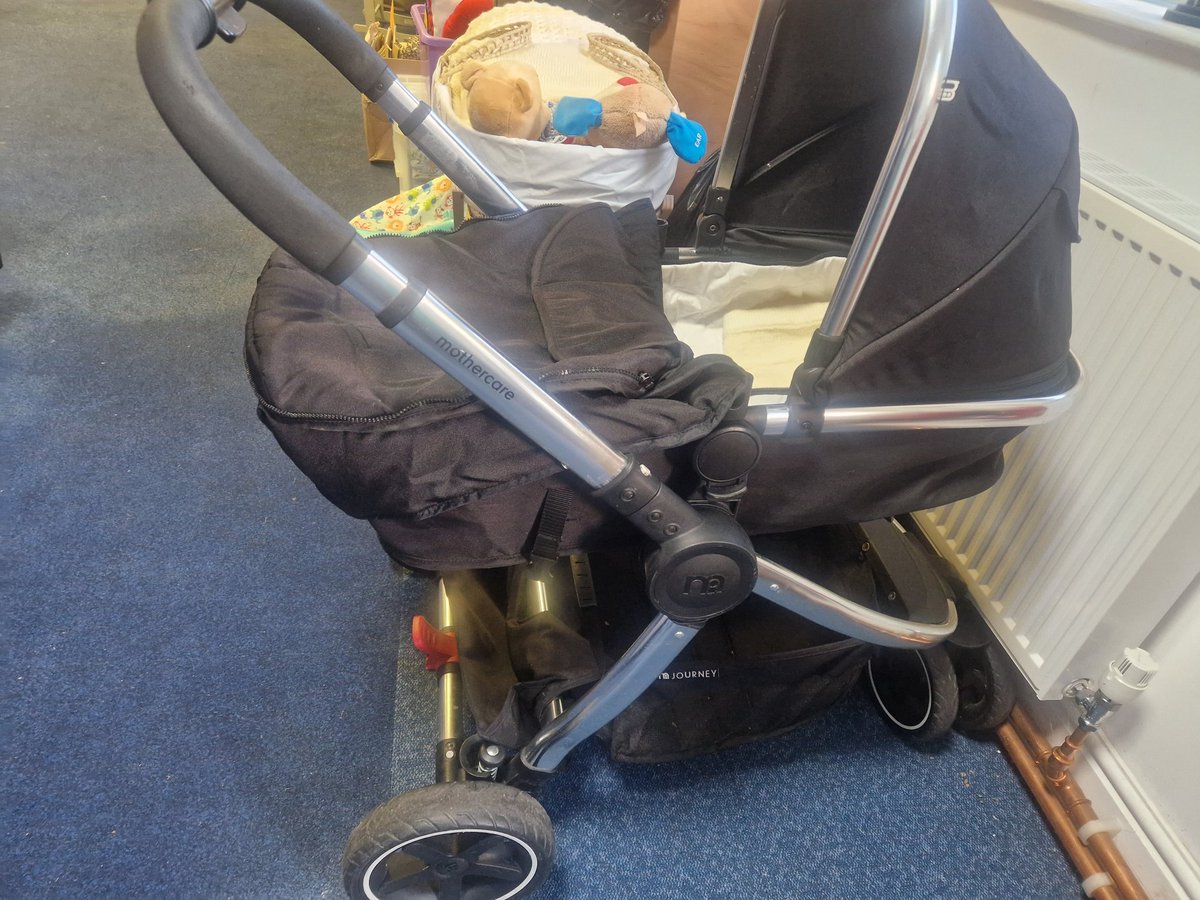 Calderlighthous's tweet image. Everything that is needed for a new baby in the first weeks and months of their life. 
A safe place to sleep, clothing, nappies, and toiletries. This is the difference that donations make! Thank you 💚 
#BeaconOfHope 
#donationsmakeadifference
#easingchildpoverty