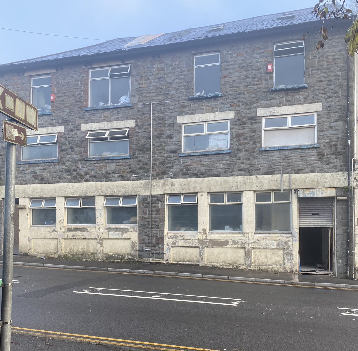 RobertsParkLife's tweet image. The old ‘Ton Con’ opposite Ton Pentre train station, currently being renovated, flats my guess 
#publife 
amazon.co.uk/Pub-Life-Order…