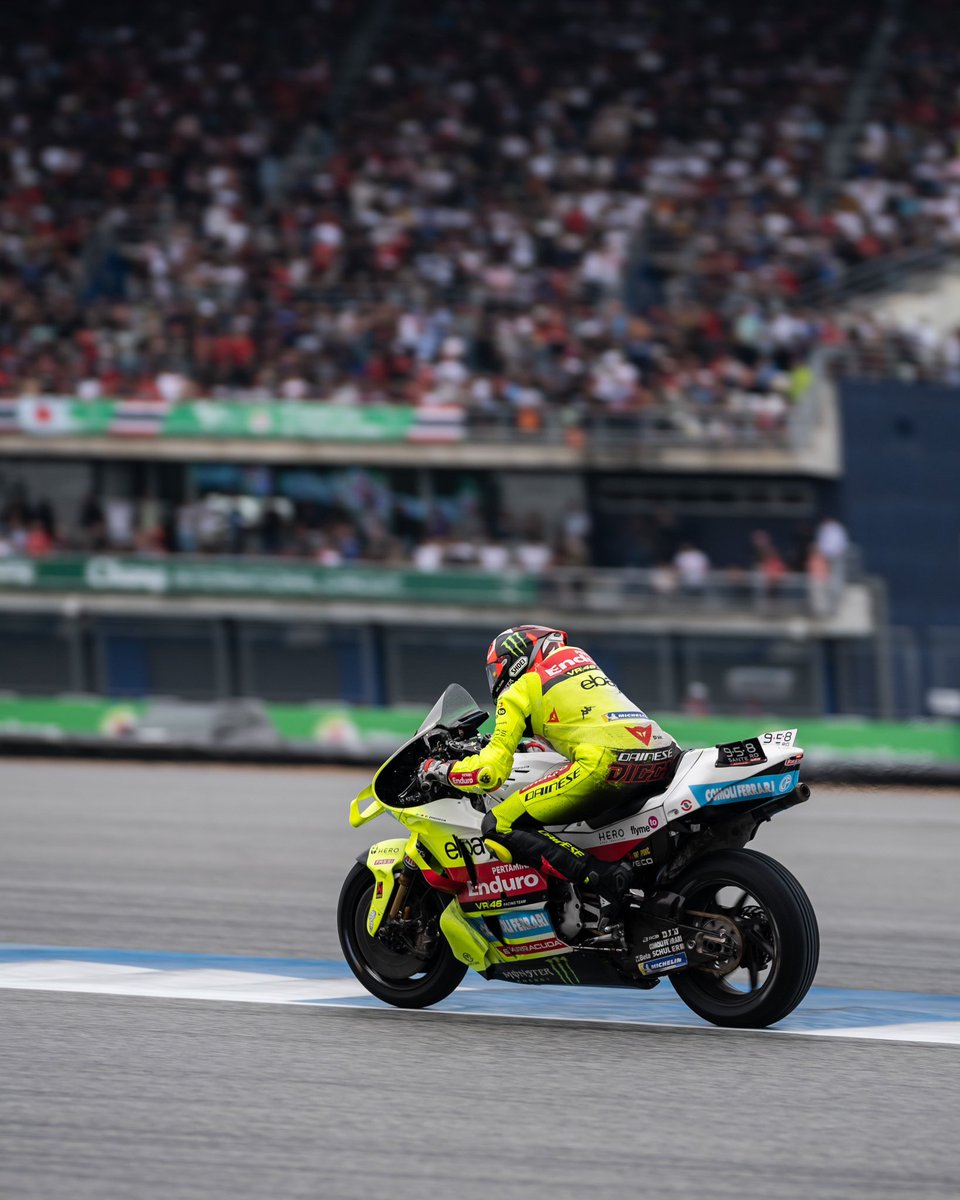 VR46RacingTeam's tweet image. Rain races have something special, isn't it? 🫣🇹🇭

@FabioDiggia49 @Marco12_B 

#COMOLI

@MotoGP #ThaiGP #PertaminaEnduroVR46RacingTeam #MotoGP #Diggia49 #MB72 #VR46