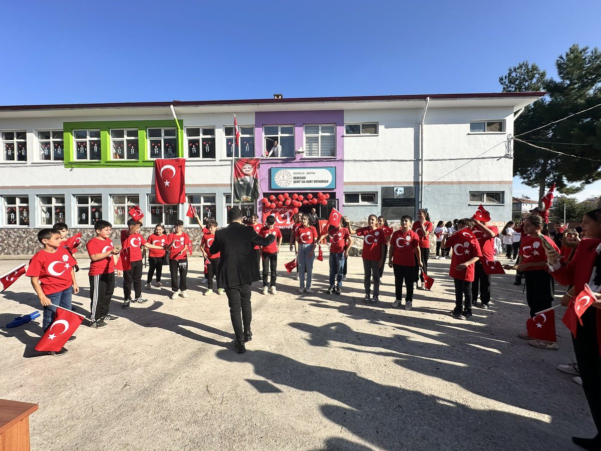 dededagiortaok1's tweet photo. Yaşasın Cumhuriyet 🇹🇷🇹🇷
29 Ekim Cumhuriyet Bayramı okulumuzda coşkuyla kutlandı 🇹🇷
@bafra_mem https://t.co/Bl4nsgtluB