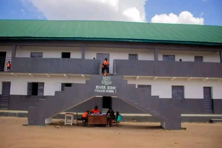kepukepunews's tweet photo. Dear Alex Ikwechegh Mascot,

We've accepted your apology, and I must say, you're doing an impressive job in your constituency.

They say a single mistake doesn't define someone's personality.

I had a conversation with Hon. Okey Iboko last month, and he shared how you swiftly responded to the plight of students at Riverside Aba, studying in an unsafe environment. Your prompt intervention is truly amazing.

As far as I and 99 others are concerned, you're representing your constituents exceptionally well. 

I'd rate you the most hardworking representative in Abia , jisike.

The fact that we criticized you yesterday doesn't mean we hate you, who wouldn't appreciate a fine and hardworking leader like you?

We accept your apology, but I'd like to suggest that you invest in professional media aides and writers. 

You're too influential to rely on AI-generated responses. This will also help you build a better relationship with Abia state online practitioners.

Your foundation's scholarship scheme, educational support programs, and medical outreaches have made a significant impact in Abia state.

Keep up the fantastic work sir.

Janny Ujunwa Lily