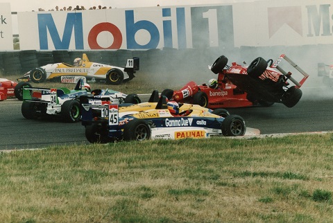 FormuleAlles's tweet photo. Zin om even luchtig bij te komen na alle hectiek van zondag? Ga dan lekker met ons mee terug in de tijd naar het beste Nederlandse autosportevenement ooit: de Marlboro Masters!

Spotify: https://t.co/wqHxcUzBFQ
Overige platforms: https://t.co/wcpcbD8oQF https://t.co/Ol2DFjFT1X
