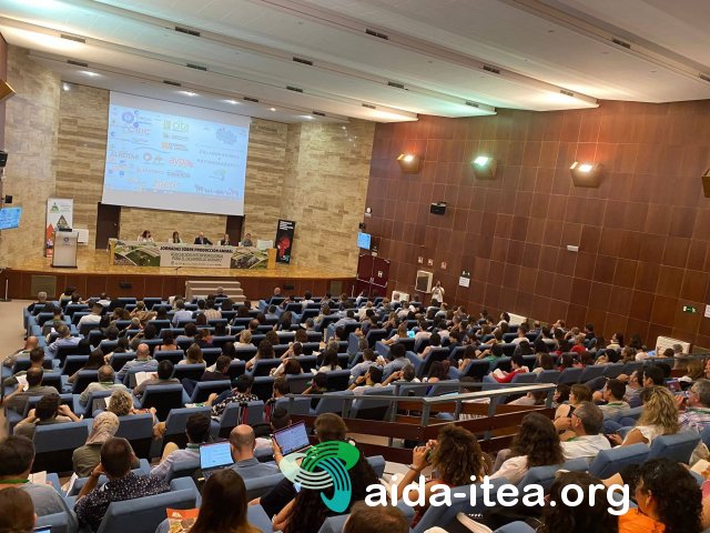 UEECA_'s tweet photo. 📢 ¡@AIDA_ITEA ha anunciado las XXI Jornadas en Producción Animal! 

📅 3-4 de junio de 2025 en Zaragoza, con nueva sede en @FVeterinariaUZ  y una sección sobre #ganaderíadeprecisión 🐄.

🔬 Envía tus trabajos antes del 31 de enero de 2025. Más info aquí 👉https://t.co/gIomWVnHJt https://t.co/YLlYFSK8Vc