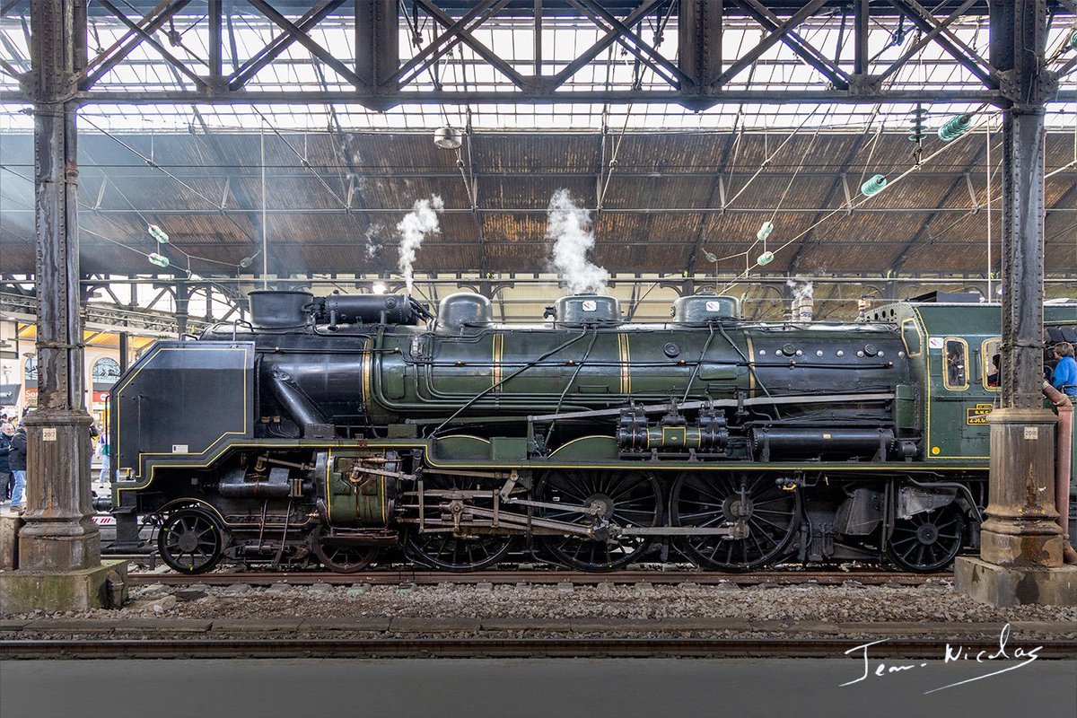 Histoire & Patrimoine Paris 17 (@histoireparis17) on Twitter photo A #Paris17 on rêve de voir cette magnifique locomotive ⬇️ venir passer au moins un dimanche sur la voie ferrée qui traverse le Parc Martin-Luther-King, rappel de l'histoire ferroviaire des lieux et source d'émerveillement pour les petits comme les grands ! 🤩
(Photos <a href="/jn_lehec/">Jean-Nicolas</a>) A #Paris17 on rêve de voir cette magnifique locomotive ⬇️ venir passer au moins un dimanche sur la voie ferrée qui traverse le Parc Martin-Luther-King, rappel de l'histoire ferroviaire des lieux et source d'émerveillement pour les petits comme les grands ! 🤩
(Photos <a href="/jn_lehec/">Jean-Nicolas</a>)