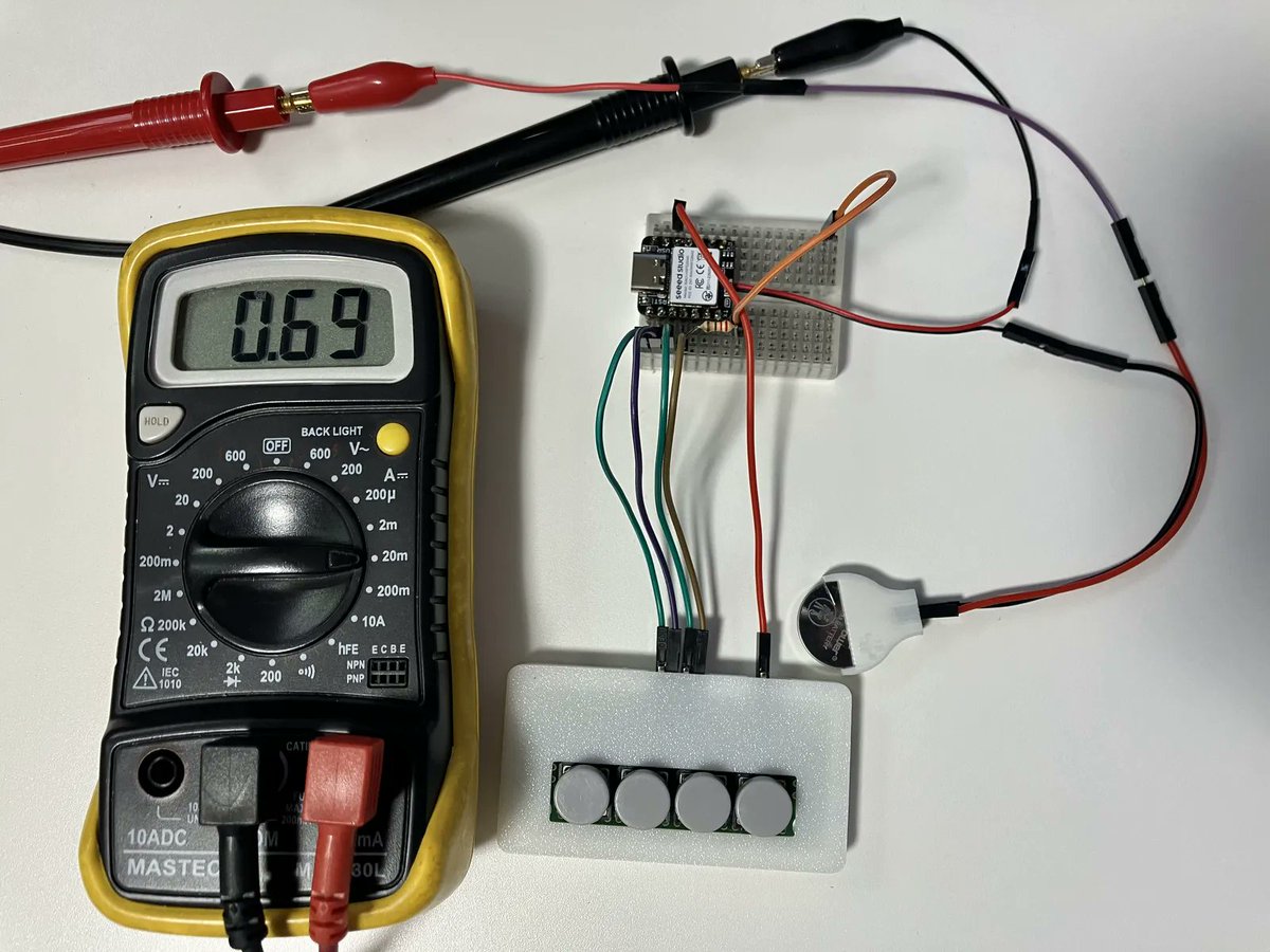 XIAO BLE nRF52840、コイン電池でBLE動いた！BLE接続中690uA、deep sleep中18uA、1日5時間 使ったとしてCR2032で計算上2か月くらい電池持ちそう #SeeedXIAO