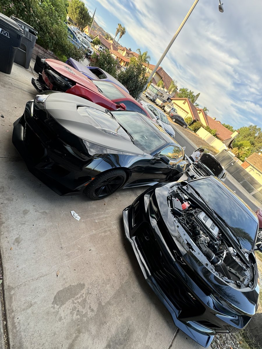 KillerTGP's tweet photo. My driveway just missing my other camaro 
Red one is a 2ss fully built and 2 black one are somewhat built ZL1 pushing around 1k whp  lowkey need more room for these cars https://t.co/saFPPnLIRD