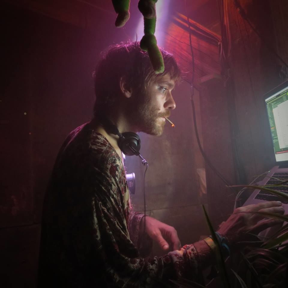 Bonna_Pot's tweet photo. THOMASH関連でもう一点ご紹介しましょう。このリンクのHearthisというサイトのTHOMASHのページではSoundCloudにはアップされていない、2015年の伝説的なFrue@代官山Unitでの録音や、過去のライブで披露されたいくつかのトップキラートラックのスケッチが聴けます。たぶん知らない人がほとんどのサイトだと思います。ぜひチェックしてみてください。

https://t.co/VEKlrRFsRo