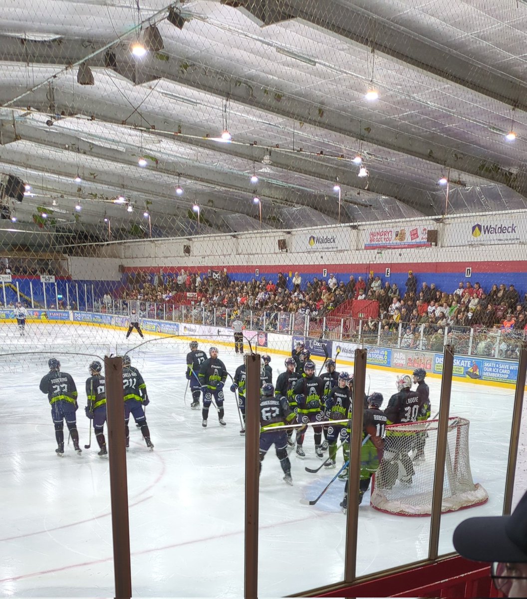 ThatSportsGuyUK's tweet photo. Spent my weekend at a couple of barns. Eldest played Saturday and then supported the Phantoms Sunday 💪🏼🏒 https://t.co/IEjvhdDSQX