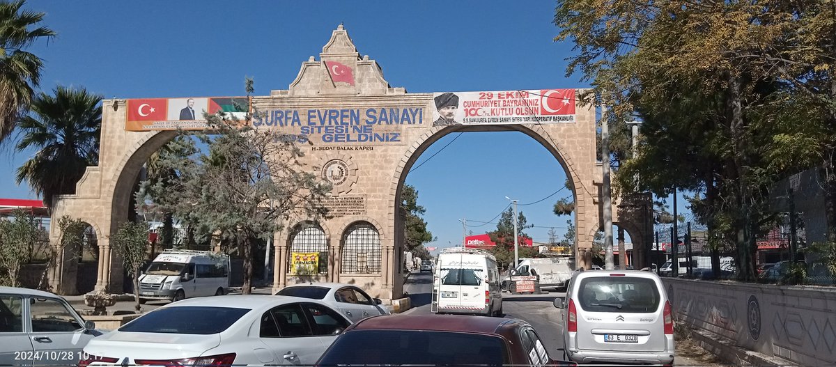 Bu güzel ülkeyi kuran ve bu güzel günü bizlere armağan eden Gazi Mustafa Kemal ve silah arkadaşlarını rahmetle anıyoruz. 29 Ekim Cumhuriyet Bayramınız kutlu olsun.