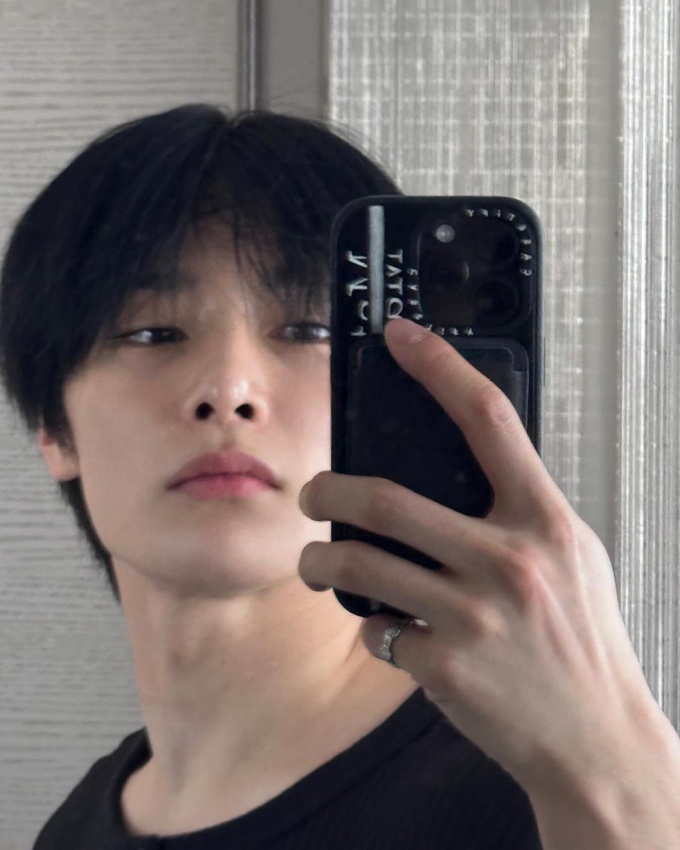 jeongin instagram update: "sunbathing"