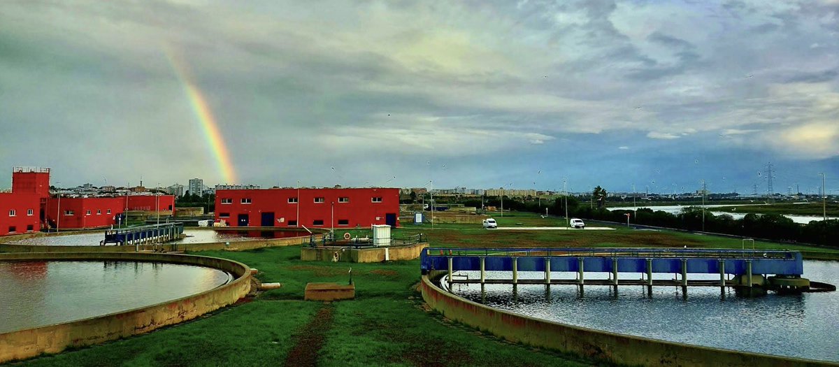 AguasDeHuelva's tweet photo. Y nuestra compañera @noemi_urrutia responsable de la EDAR de #Huelva nos envía esta fantástica foto 🌈 de la estación de tratamiento de aguas residuales 👇🏻 https://t.co/9WAS1yrTIg