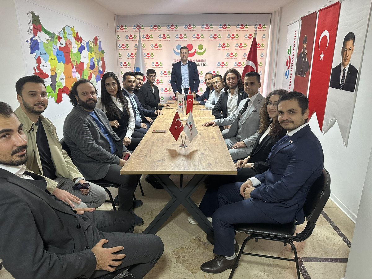 İl Başkanımız Seçkin BOYUNAĞA beyefendi yönetiminde partimizin yönetim kurulu toplantısını gerçekleştirdik. Derdi devleti rüyası milleti olan serdengeçtiler ile daha nice çalışmalar yapacağız inşallah.🇹🇷
<a href="/DrSinanOgan/">Dr. Sinan Oğan</a> <a href="/BoyunagaSeckin/">Seçkin Boyunağa</a> <a href="/EnverTurkoglu76/">Enver Türkoğlu</a> <a href="/KaramanGenco/">Genco Karaman</a>