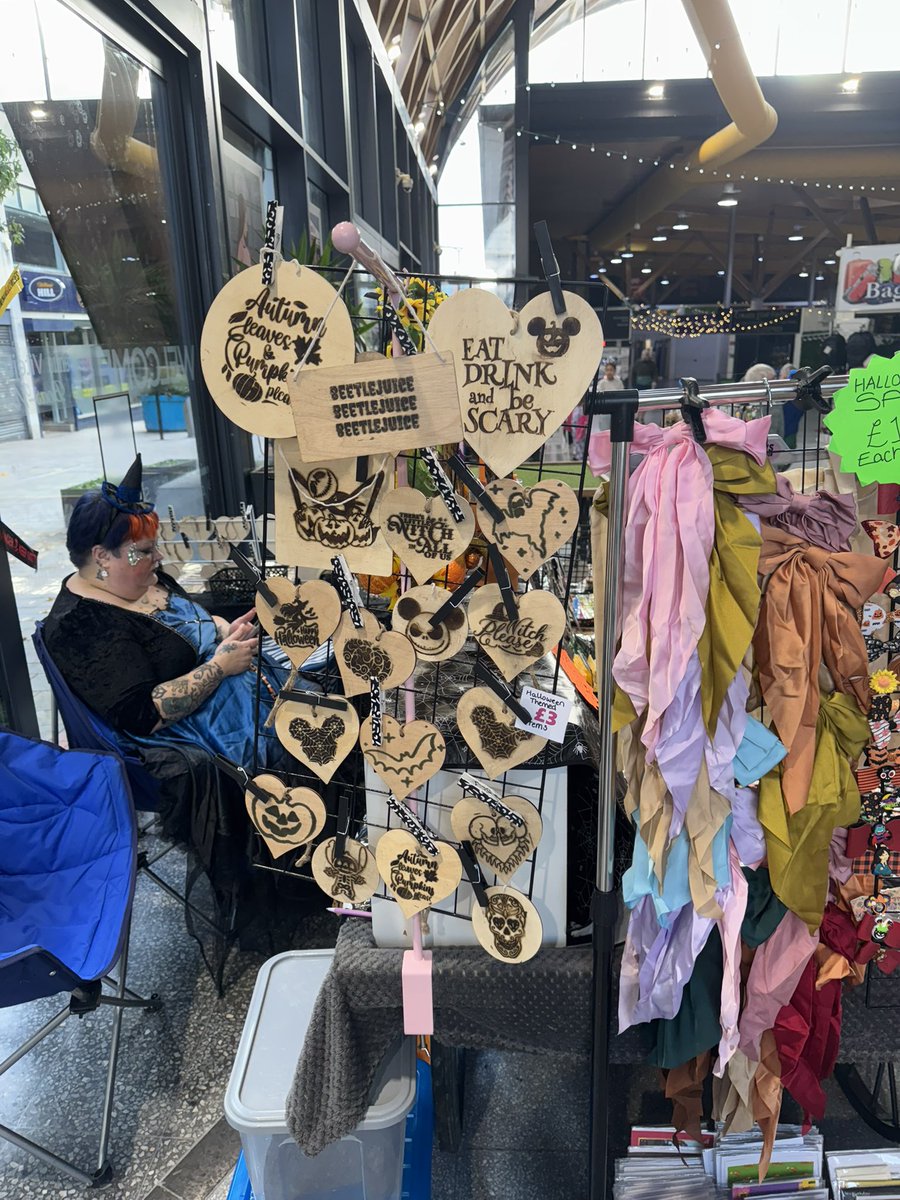 Princessgifts13's tweet photo. We are @TheMoorMarket  this week with it been half term,we have things on sale if your passing pop in and say hi 👋 #gifts #halloween #personalised #uniquegifts #christmasgift #ideas #hairaccesories https://t.co/fFB2UWtbN9