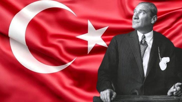 Geçen yıl birinci asrını kutladığımız Cumhuriyet bugün yeni bir Yüzyıl’ın kapılarını aralıyor. Al bayrağın altında birlikte nice yüz yıllara. 29 Ekim Cumhuriyet Bayramı’nın 101. yılı kutlu olsun 🇹🇷 #29EkimCumhuriyetBayramımız