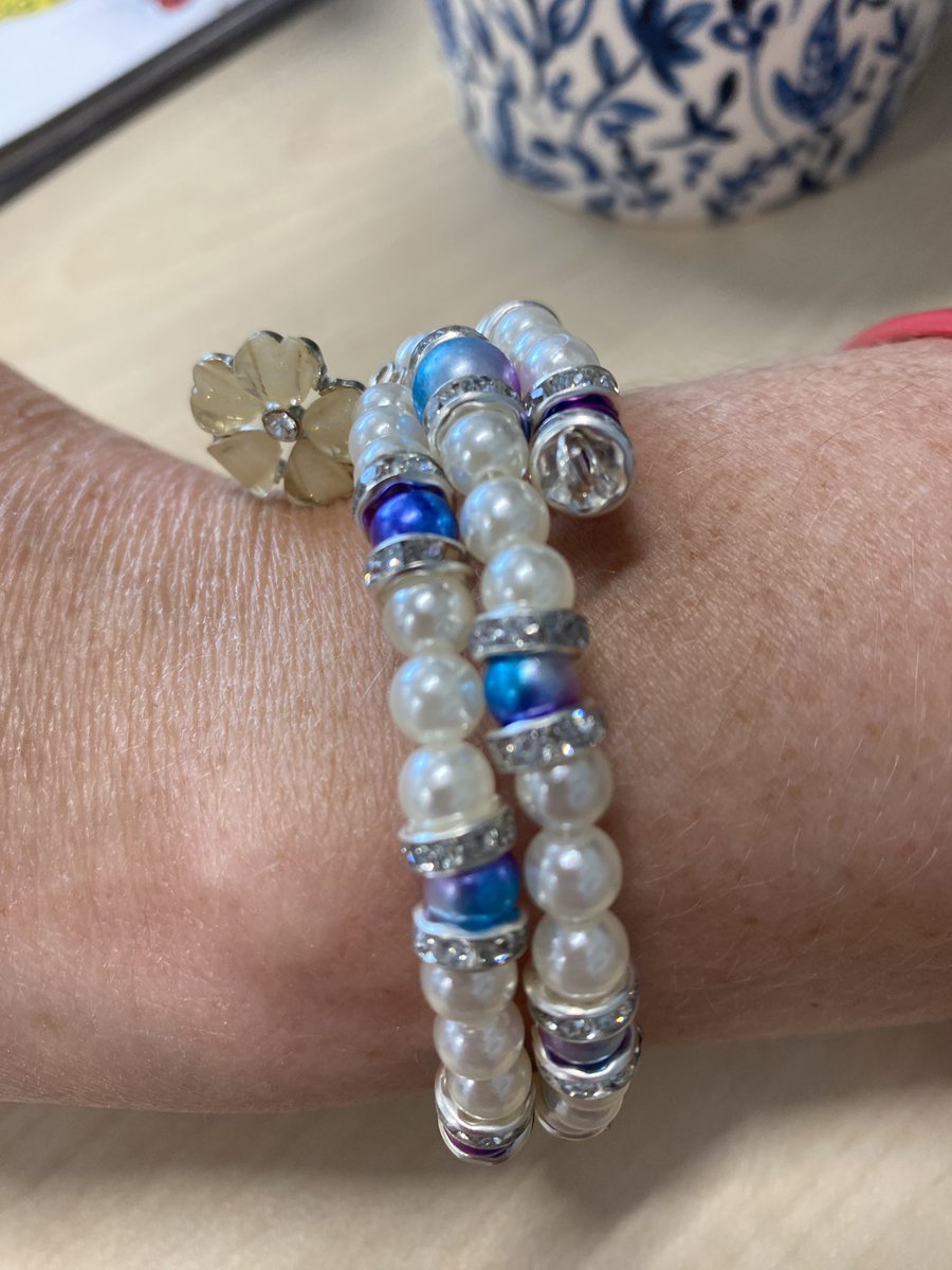 BuildingCchs's tweet image. Making jewellery and chatting at our parent/carer nurture group @CastlebraeCCC We have so many parents and carers with amazing skills #timeforyourself #safespace #parentnurture #carernurture #MentalHealthMatters