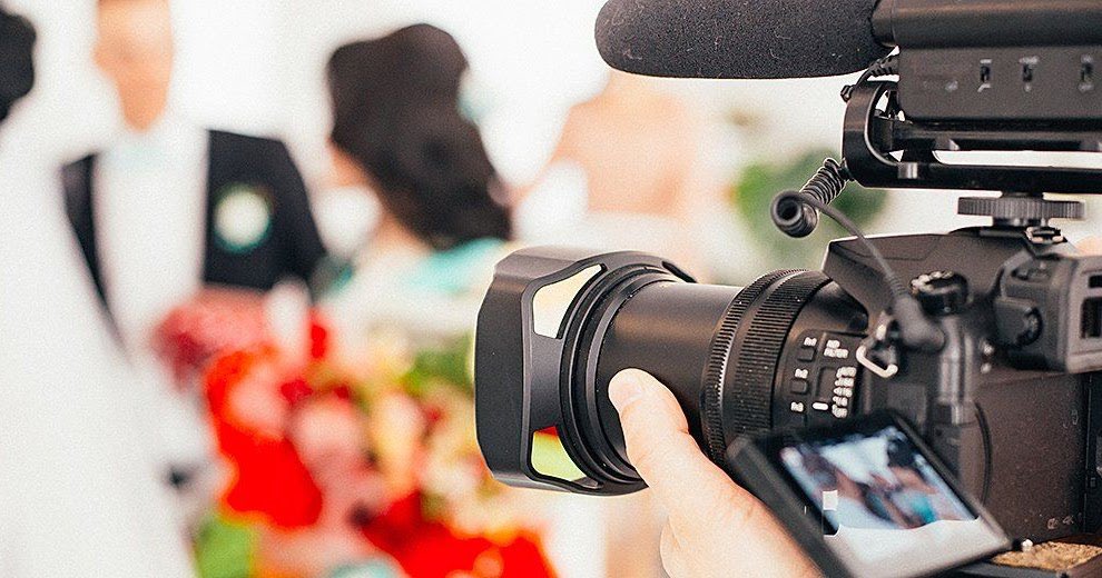 VBusainna's tweet photo. Kot la terjumpa jodoh hujung tahun ni and nak kahwin. Nasihat kita invest and research sikit dekat 4 benda ini:

1. Decoration pelamin
2. Baju pengantin
3. MUA
4. Servis fotografi &amp; videografi https://t.co/ZPPDQksuOY