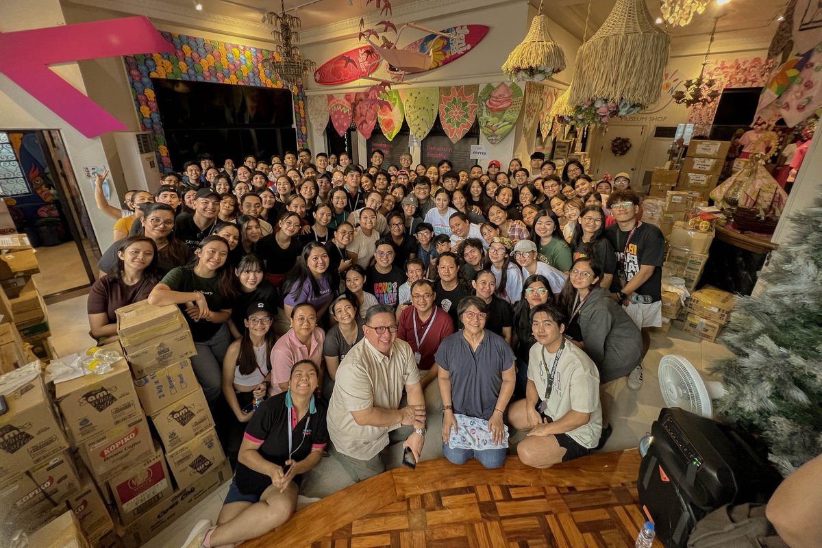 EBE DANCEL AT MUSEO NG PAG-ASA 🌸    

Nagbigay ng special performance si <a href="/ebedancel/">Ebe Dancel</a>  para sa mga Angat Buhay volunteers at sa mga kababayan nating naapektuhan ng #KristinePH sa Museo ng Pag-asa ngayong araw.