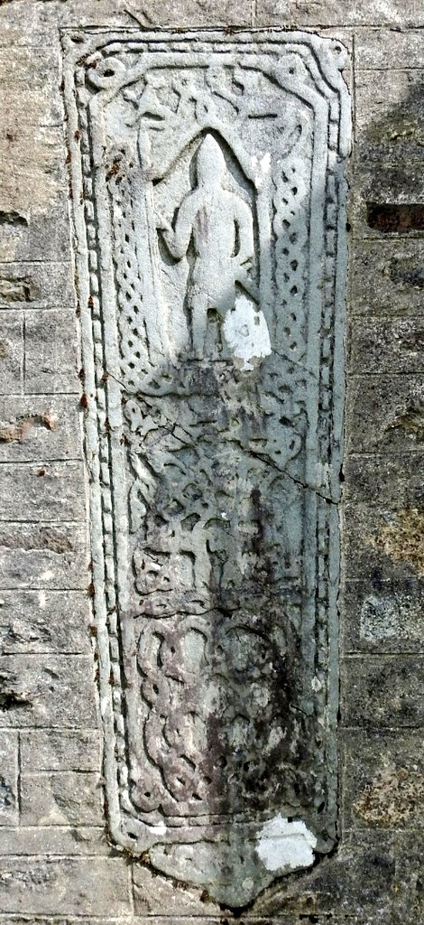 One of the medieval grave-slabs now incorporated into the outer walls of the parish kirk in Strachur  Argyllshire. Date uncertain, but the style is said to suggest 13/14c. #31DaysOfGraves Day 29 Old