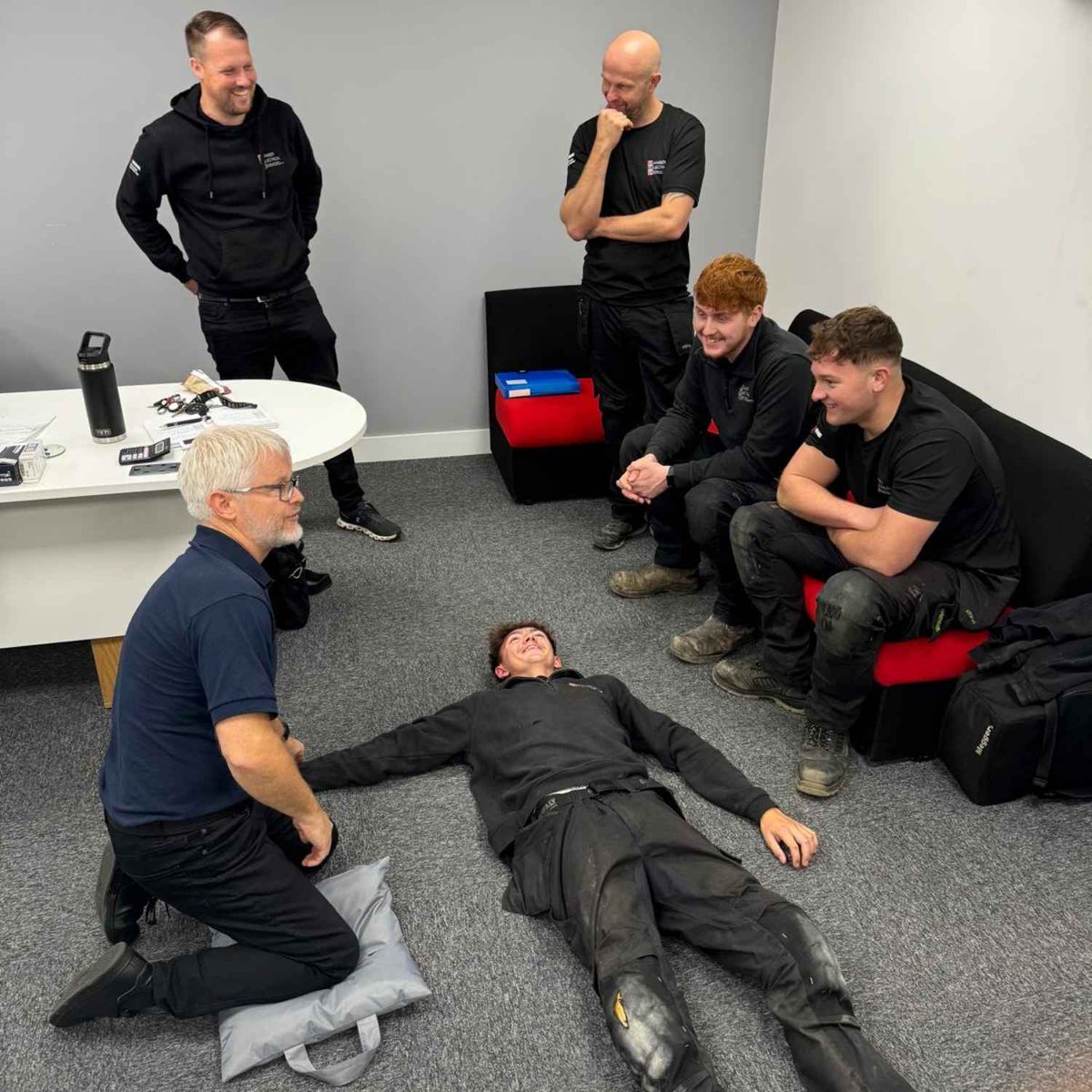 RangerElec's tweet image. Our team recently completed an emergency first aid training with Fact Life Education, held right at our office. This hands-on day covered practical skills for real-life situations, from CPR to managing emergencies

 rangerelectricalservices.co.uk/emergency-firs…

#FirstAidTraining #WorkplaceSafety