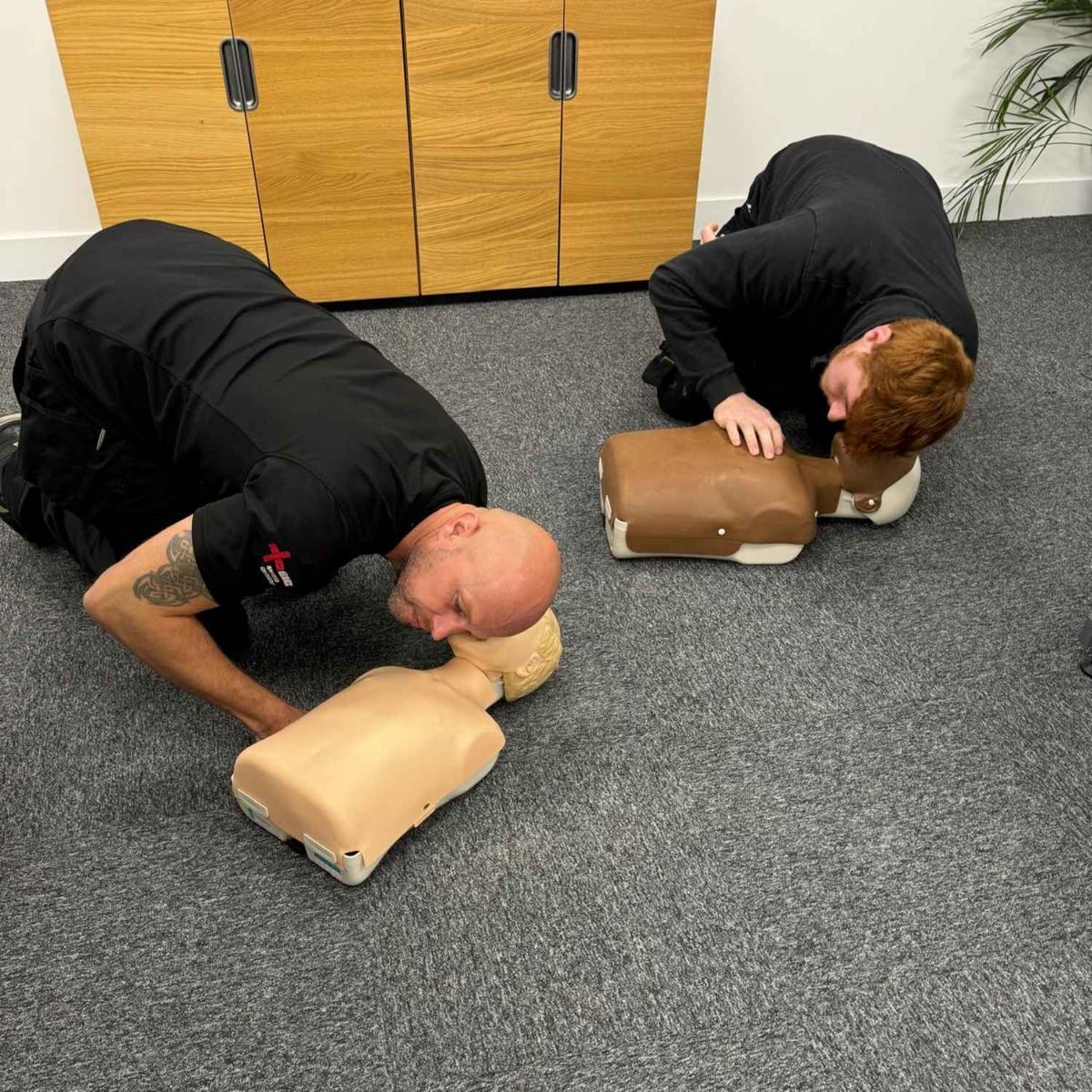 RangerElec's tweet image. Our team recently completed an emergency first aid training with Fact Life Education, held right at our office. This hands-on day covered practical skills for real-life situations, from CPR to managing emergencies

 rangerelectricalservices.co.uk/emergency-firs…

#FirstAidTraining #WorkplaceSafety