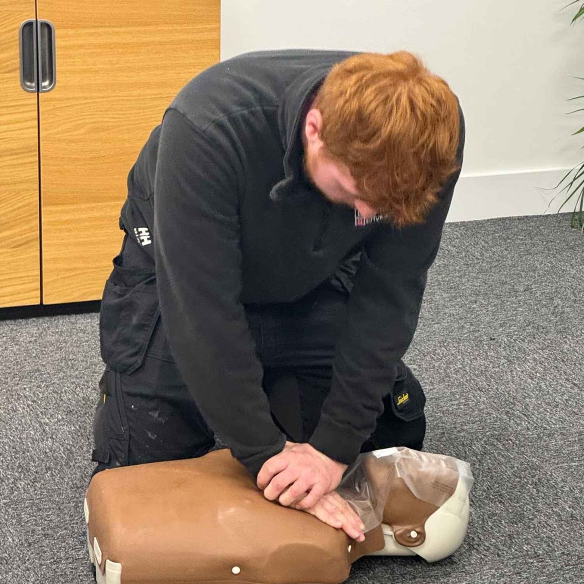 RangerElec's tweet image. Our team recently completed an emergency first aid training with Fact Life Education, held right at our office. This hands-on day covered practical skills for real-life situations, from CPR to managing emergencies

 rangerelectricalservices.co.uk/emergency-firs…

#FirstAidTraining #WorkplaceSafety