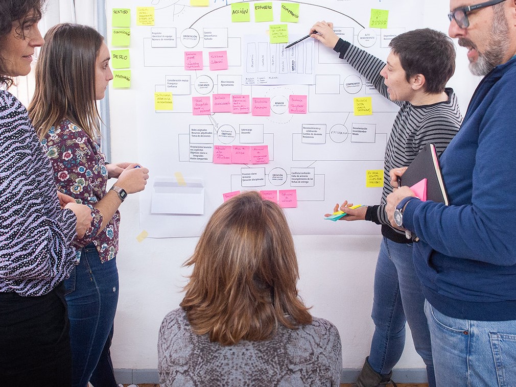 🧭 2024-2025 ikasturtean, hezkuntzako profesionalei zuzendutako hainbat ikastaro eta formazio bereziak eskainiko ditugu <a href="/MUnibertsitatea/">Mondragon Unibertsitatea</a>|k eta <a href="/teamlabs/">TeamLabs/</a> laborategiak.

👉🏼 Iraupen ezberdineko ikastaroak eskainiko dira.

ℹ️ Informazio gehiago: ow.ly/5e8Q50TV6Ve