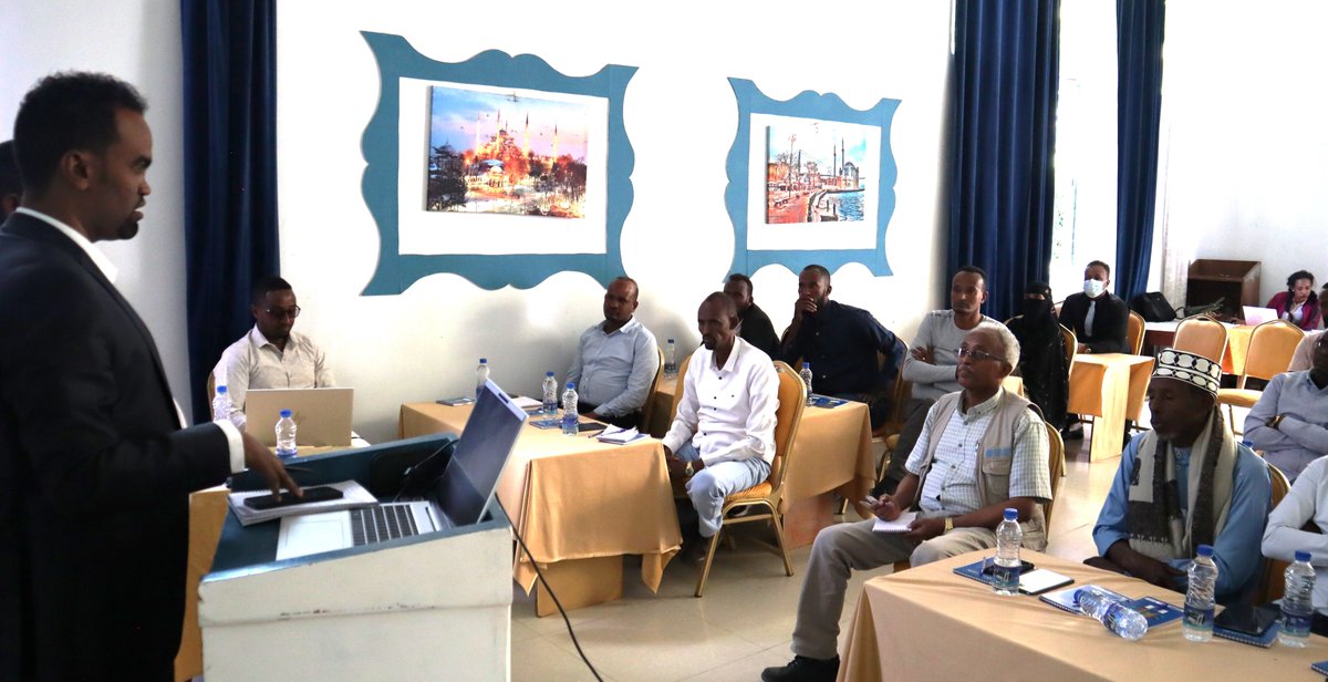 FAOEthiopia's tweet photo. A refresher training in #Jigjiga, #Somali region for data collectors on methodology for assessing body conditions of livestock &amp; pasture status using the Pictorial Evaluation Tool through the #EuropeanUnion-funded #ProActII project.

#PET @FAOLivestock @MoA_Ethiopia @EUinEthiopia https://t.co/DEcbvyLfuT