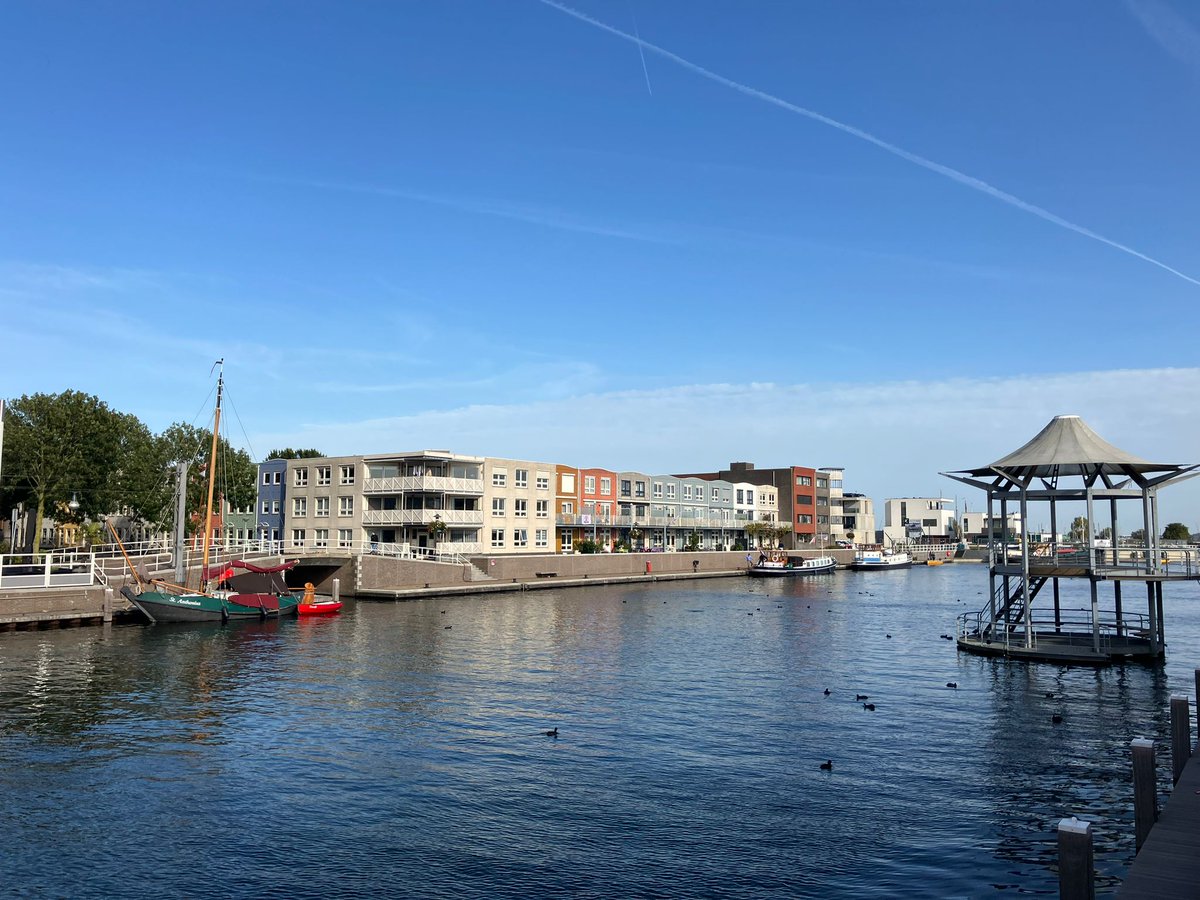 Wist je dat Zeewolde het kleinste dorpscentrum van Nederland heeft? 🏘️ Ondanks de ruime opzet van de gemeente, is het dorpshart van Zeewolde compact en gezellig. Het centrum ligt aan de rand van het Wolderwijd. 🌊✨

#wistjedatje #zeewolde #gemeenteraadzeewolde
