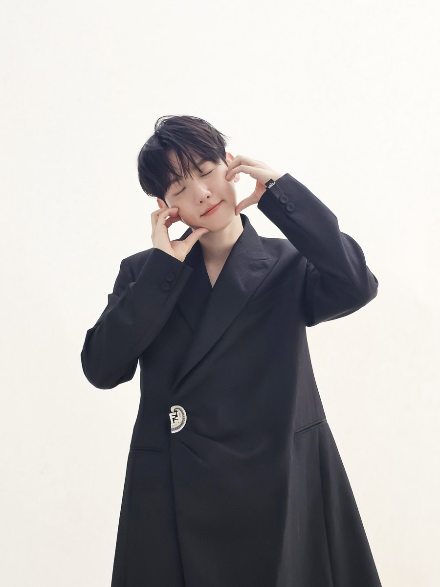 baekhyuntown's tweet photo. 📸 Harper's BAZAAR MEN Photo Shoot Behind l 백현 (BAEKHYUN) Behind Photo 24p

🔗 https://t.co/jr2WgXsgK3

#백현 #BAEKHYUN #BAZAARMEN
#HelloWorld #PineappleSlice https://t.co/486XkAURf2