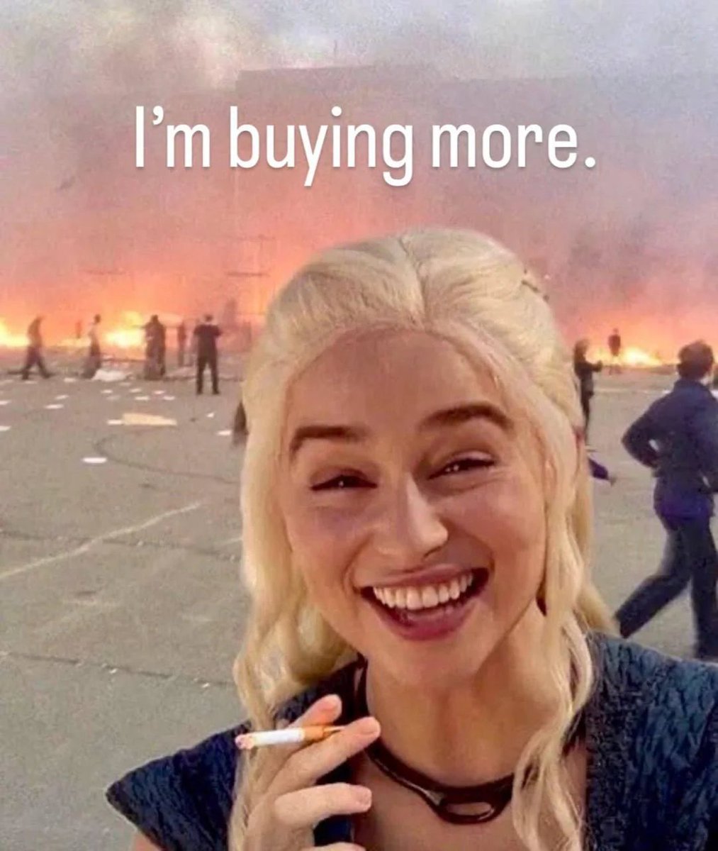 naiivememe's tweet photo. People who held Bitcoin at 15K in 2021 https://t.co/TdKobHi376